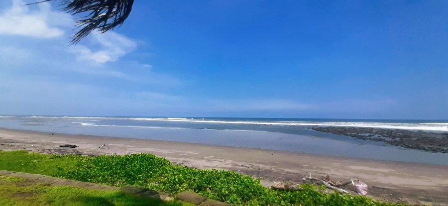 Laguna con la marea baja en Playa San Diego
