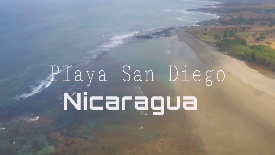 Poza natural de agua salada con la marea baja, Playa San Diego