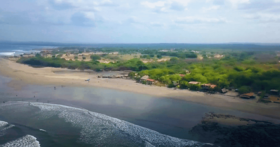 Playa San Diego en la costa del Pacífico de Nicaragua