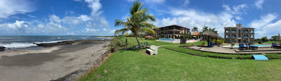 Las Perlas beachfront condominiums in Gran Pacífica