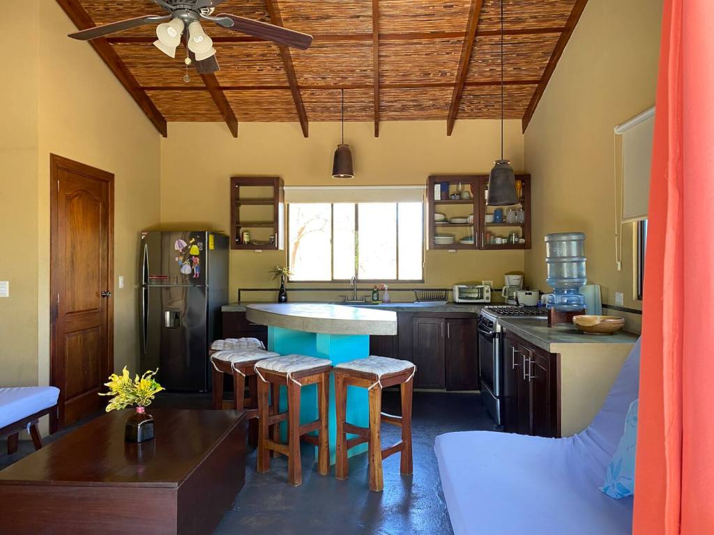 Casa Ola en Finca del Mar, casa de playa con piscina y palapa