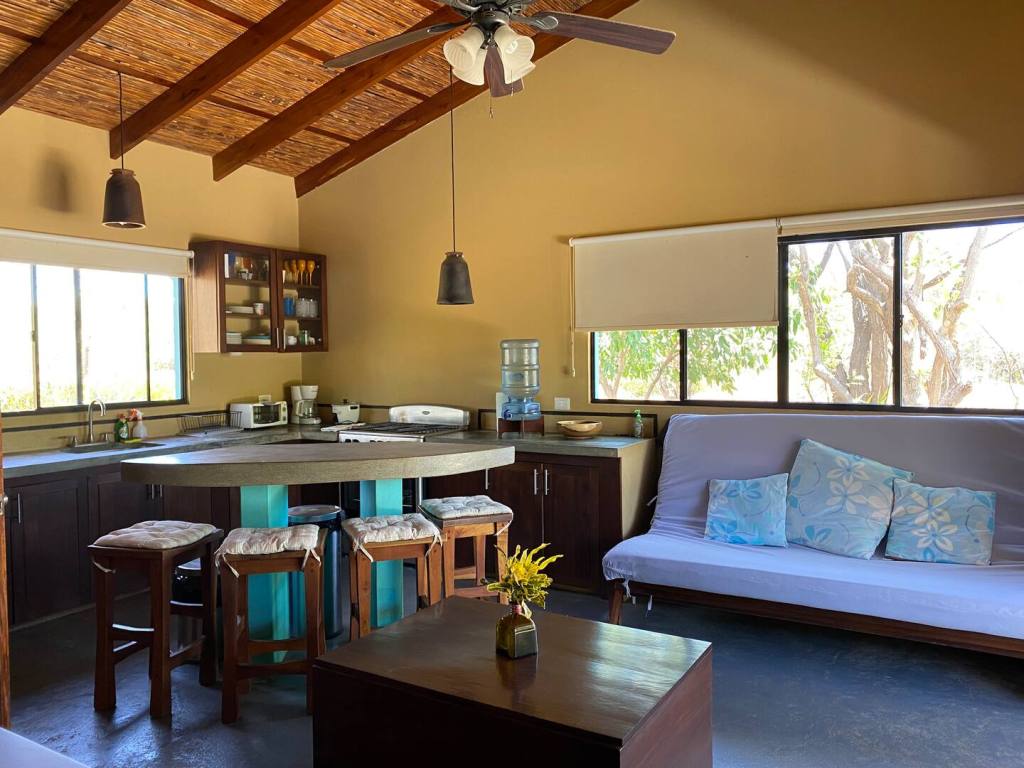 Casa Ola en Finca del Mar, casa de playa con piscina y palapa